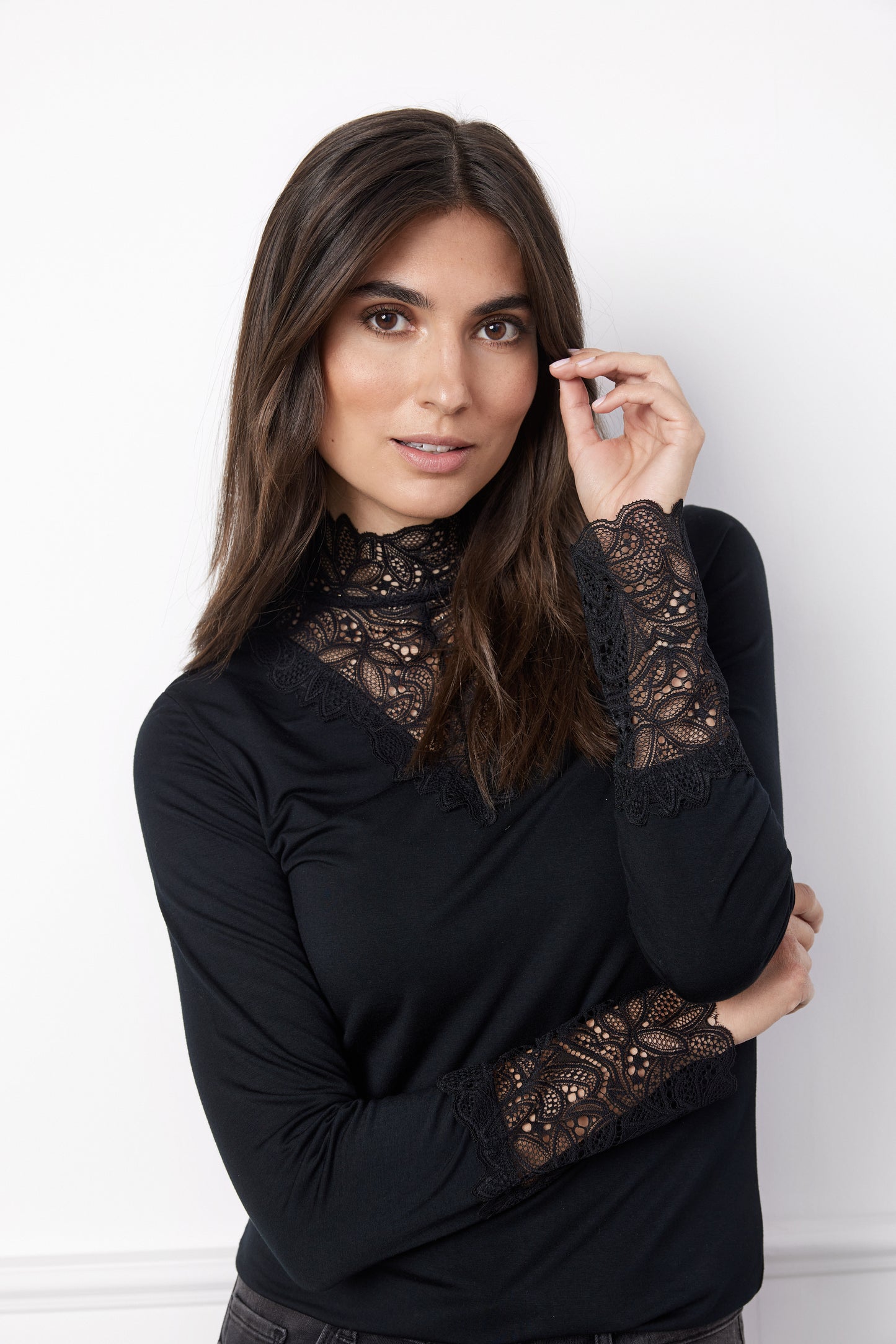 SOYA CONCEPT Marica 20 Black V Neck Lace Longsleeve Top