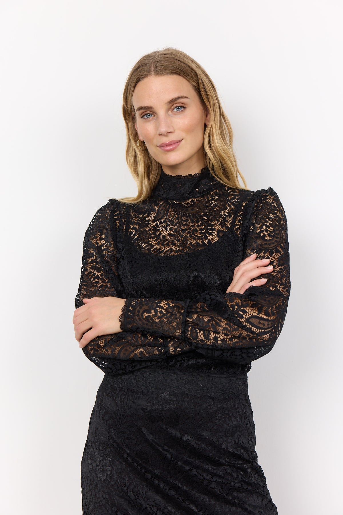 SOYA CONCEPT Blouse Nailah noire en résille dentelle cachemire
