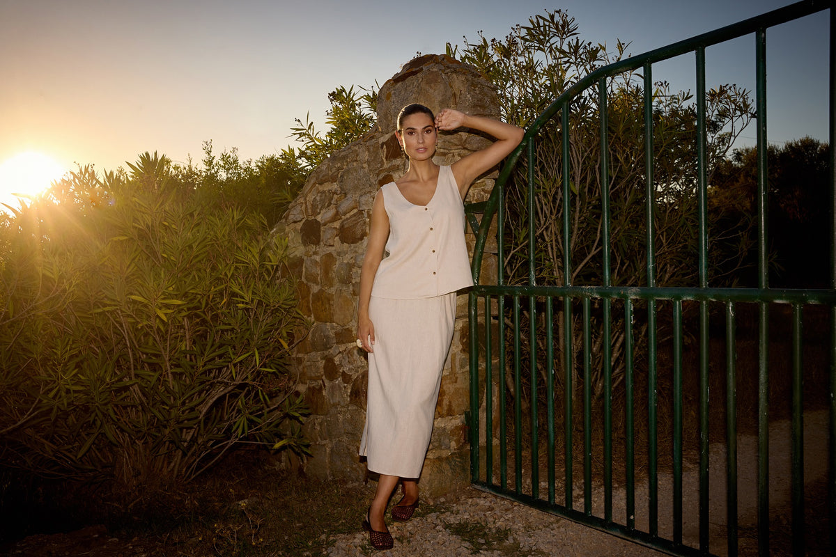 SOYA CONCEPT INA Gilet sans manches boutonné en mélange de lin couleur sable