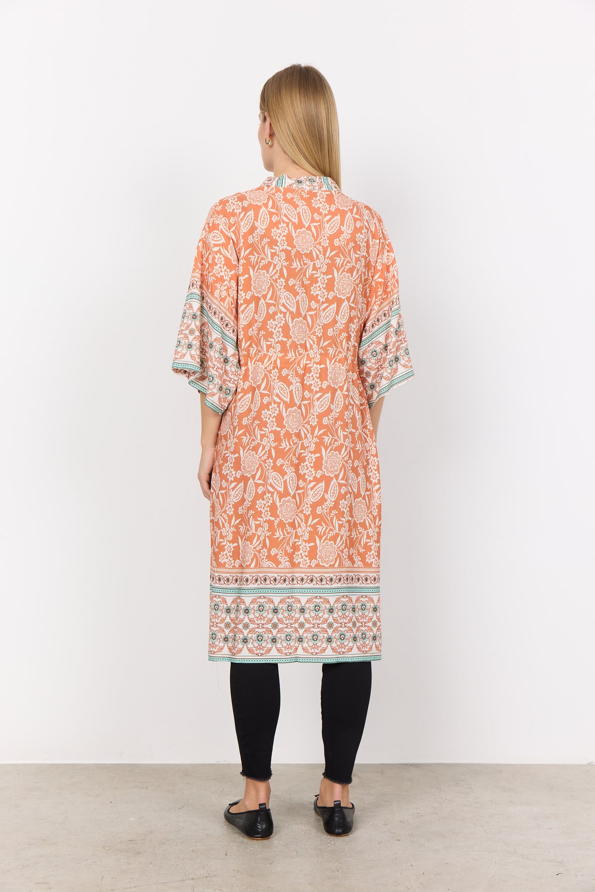 SOYA CONCEPT Kimono à imprimé floral cachemire Enel Papaya