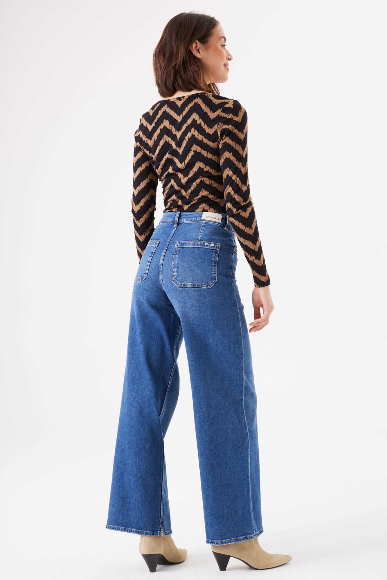 GARCIA Golden Brown & Black Chevron Top
