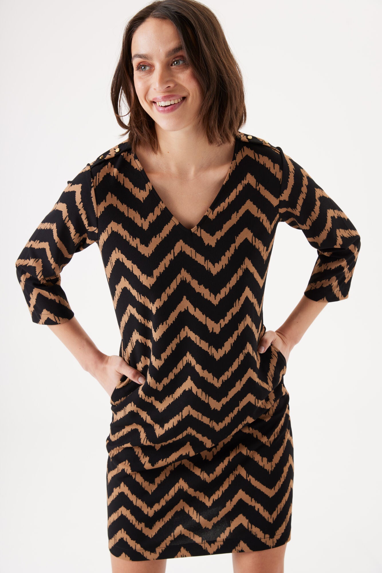 GARCIA Black & Golden Brown Chevron Dress