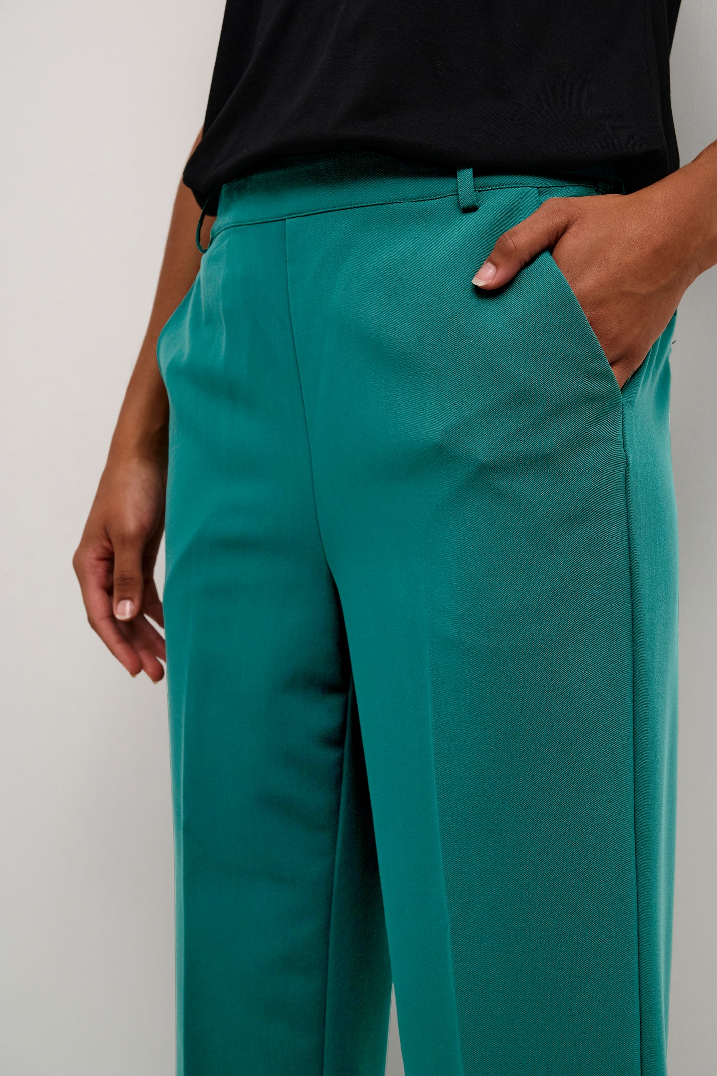 KAFFE SAKURA Aventurine High-Waisted Cropped Trousers