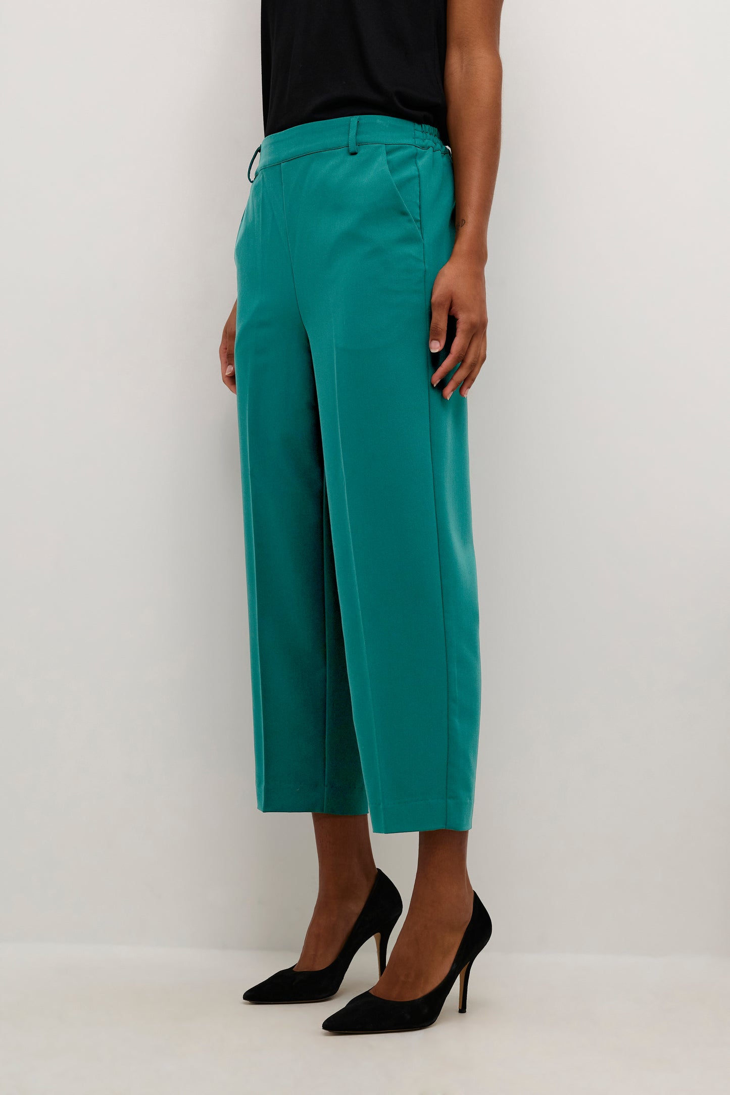 KAFFE SAKURA Aventurine High-Waisted Cropped Trousers