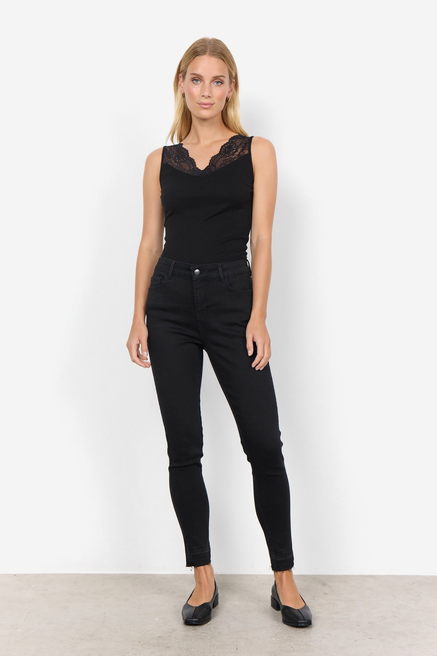 SOYA CONCEPT Ryan 31 Black Ribbed Lace Collared Camisole
