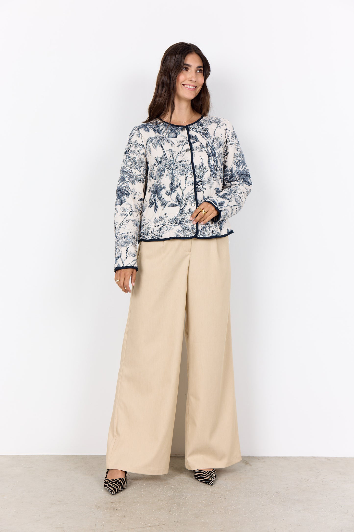 SOYA CONCEPT Carli Navy & White Botanical Print Jacket – Quilted Trim Button Front