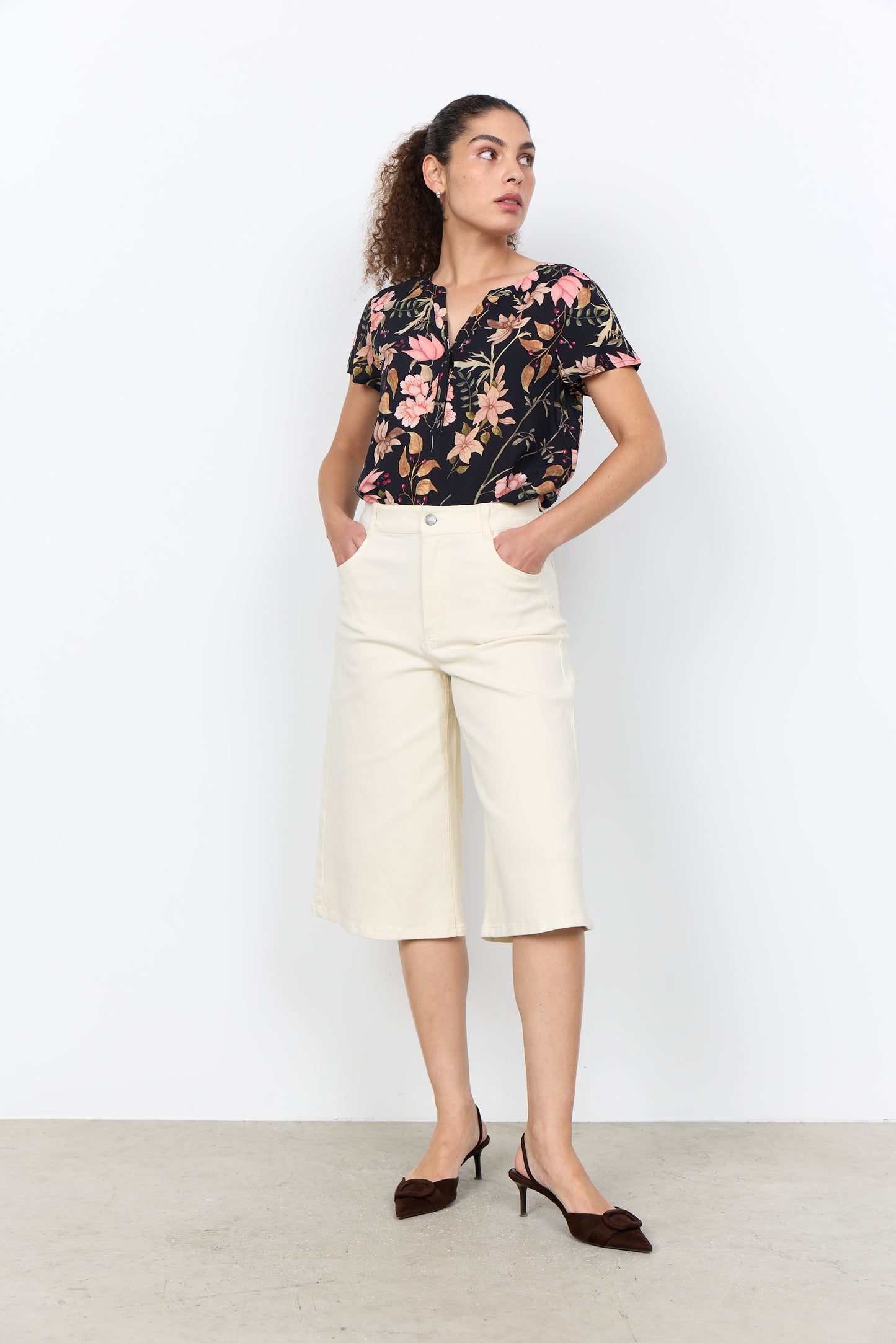 SOYA CONCEPT Grace Black Floral V-Neck Blouse – Short Sleeve Printed Top