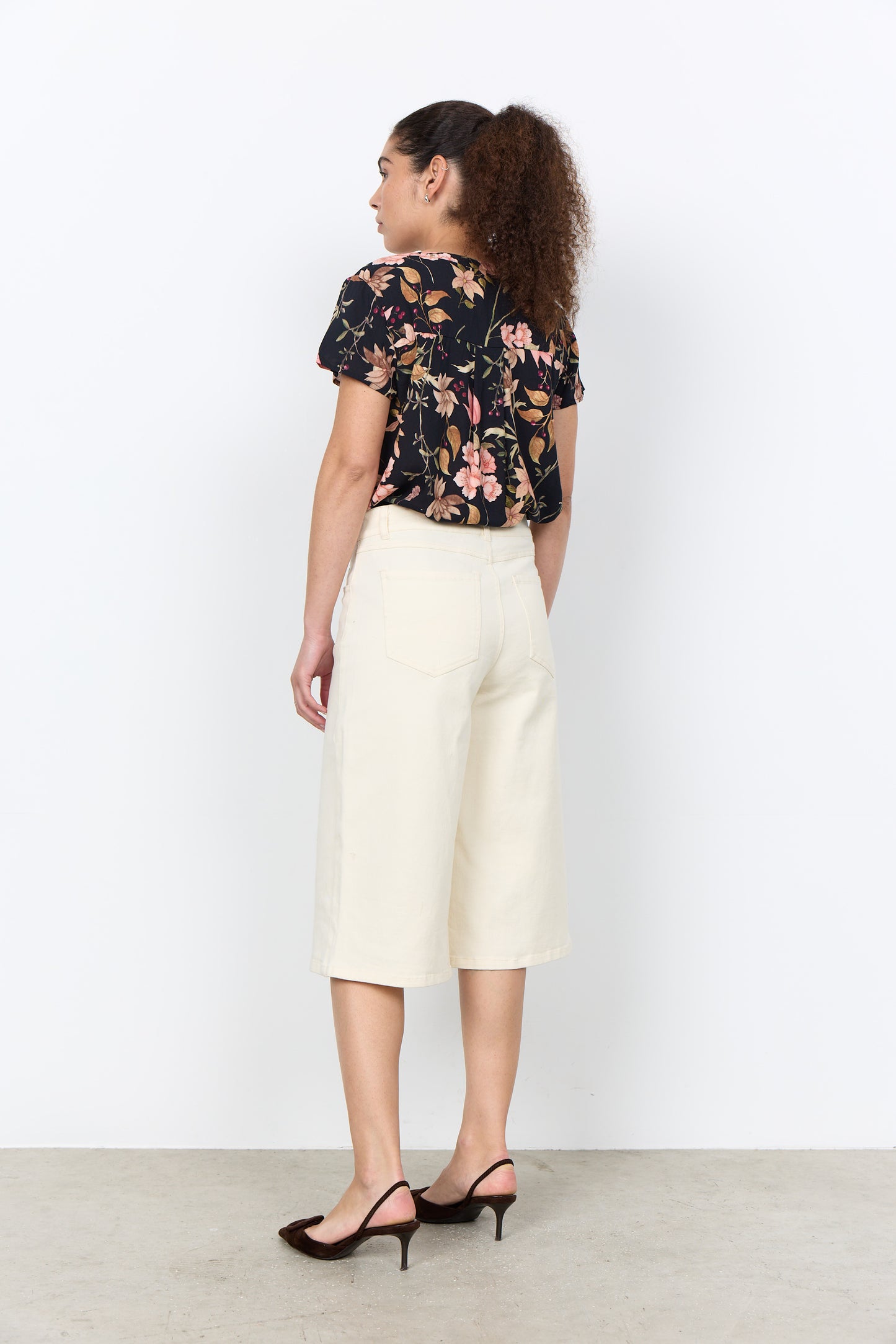 SOYA CONCEPT Grace Black Floral V-Neck Blouse – Short Sleeve Printed Top