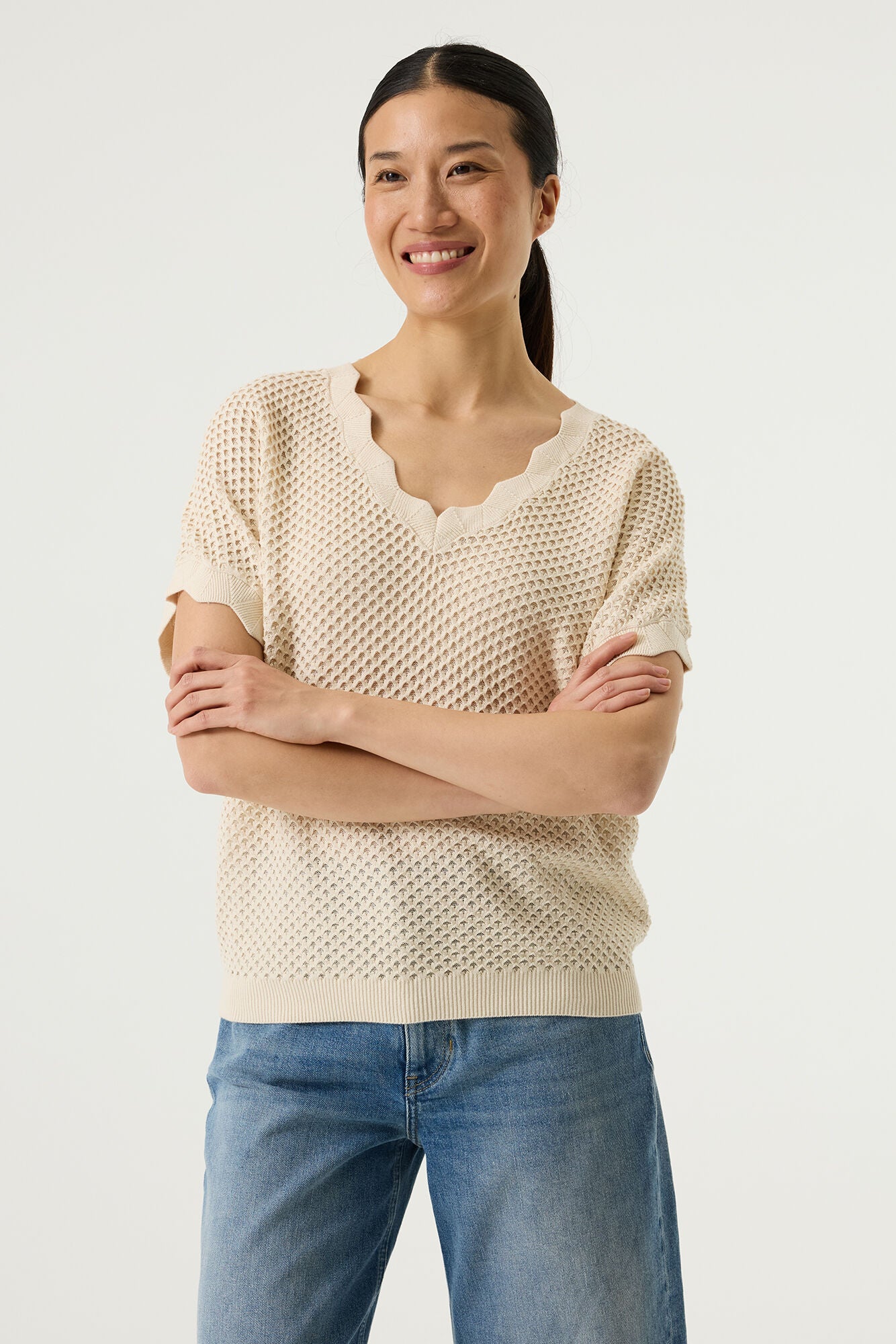 GARCIA NORA Cream Textured V-Neck Knit Top | Lightweight Short Sleeve Sweater