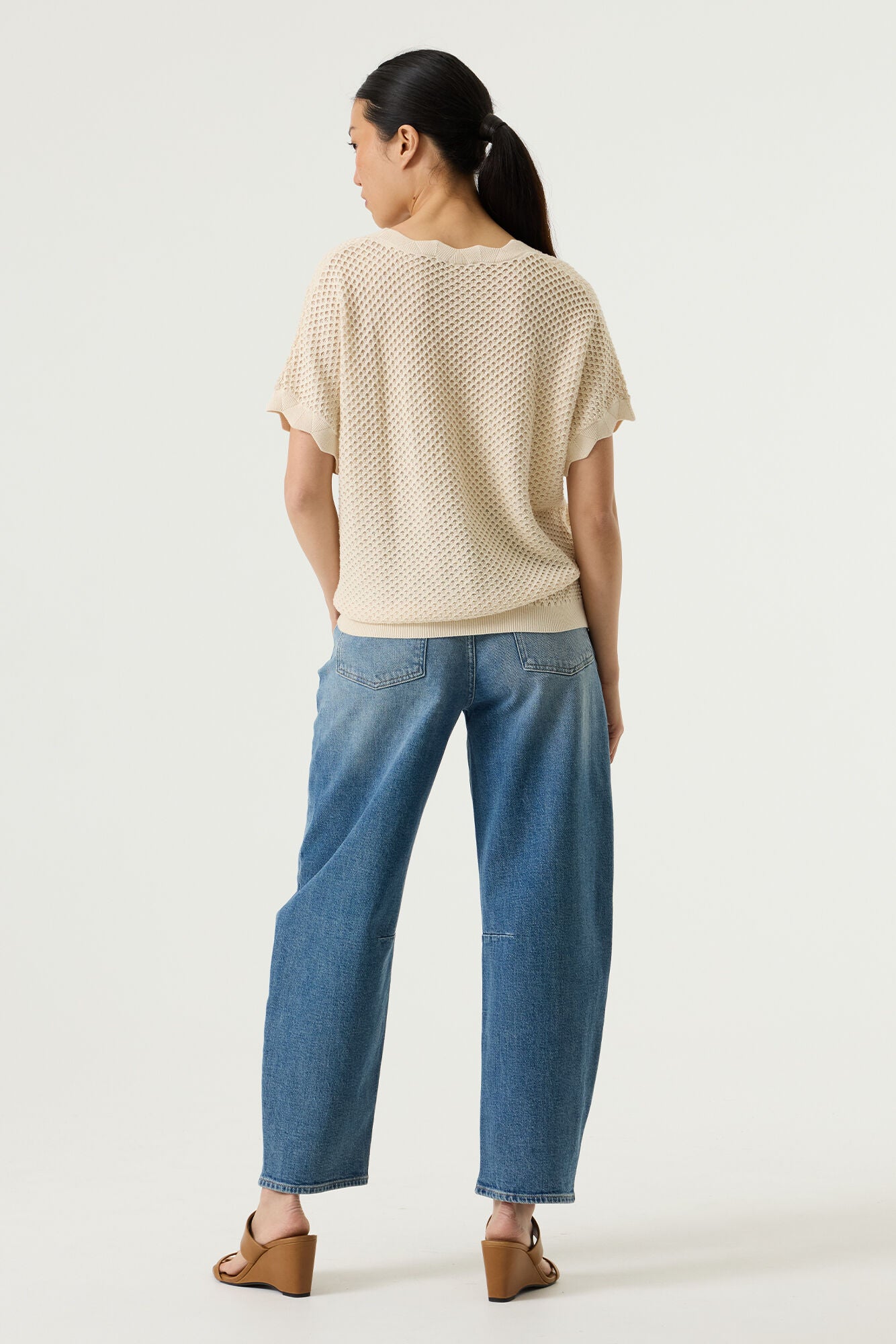 GARCIA NORA Cream Textured V-Neck Knit Top | Lightweight Short Sleeve Sweater