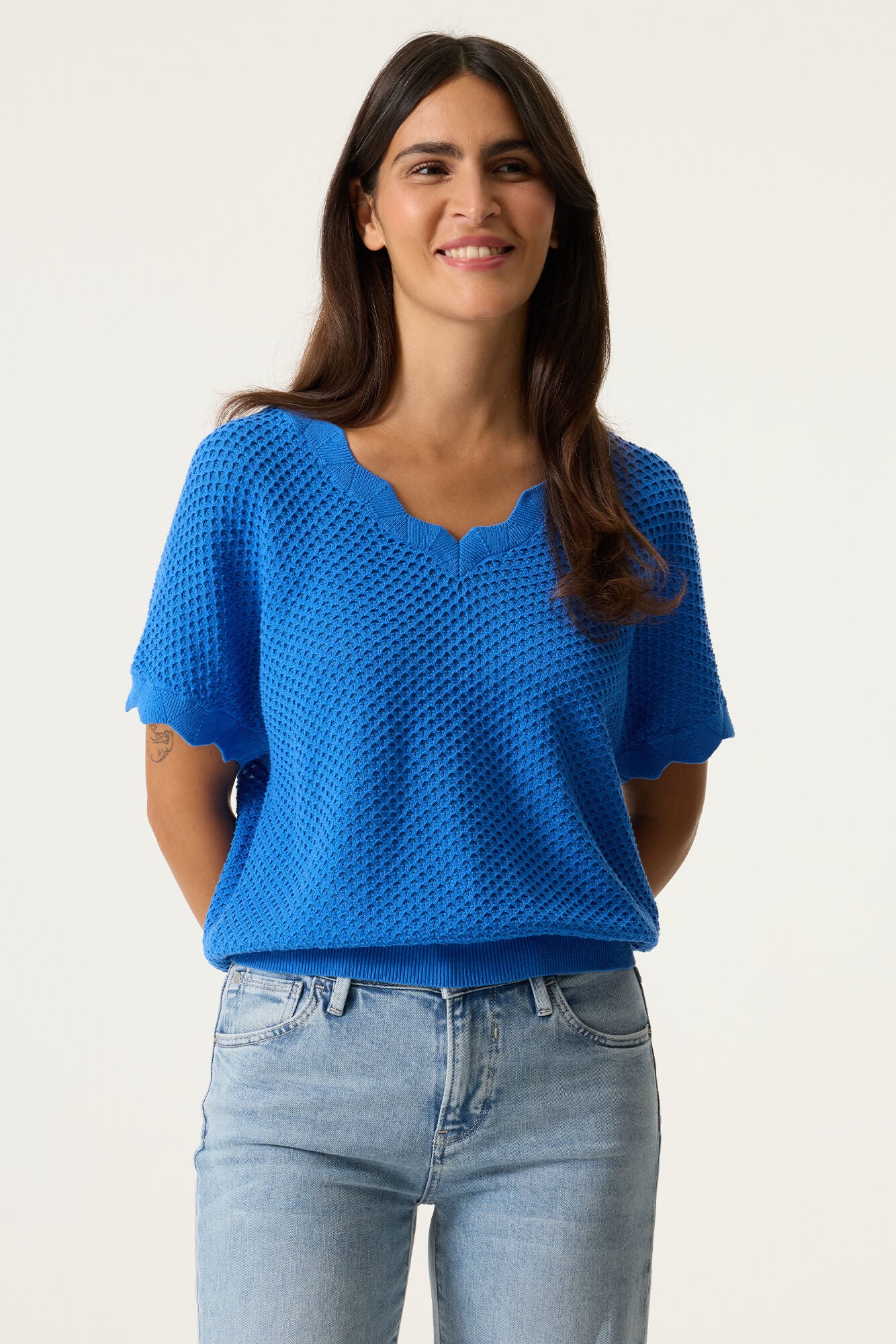 GARCIA NORA Blue Textured V-Neck Knit Top | Lightweight Short Sleeve Sweater