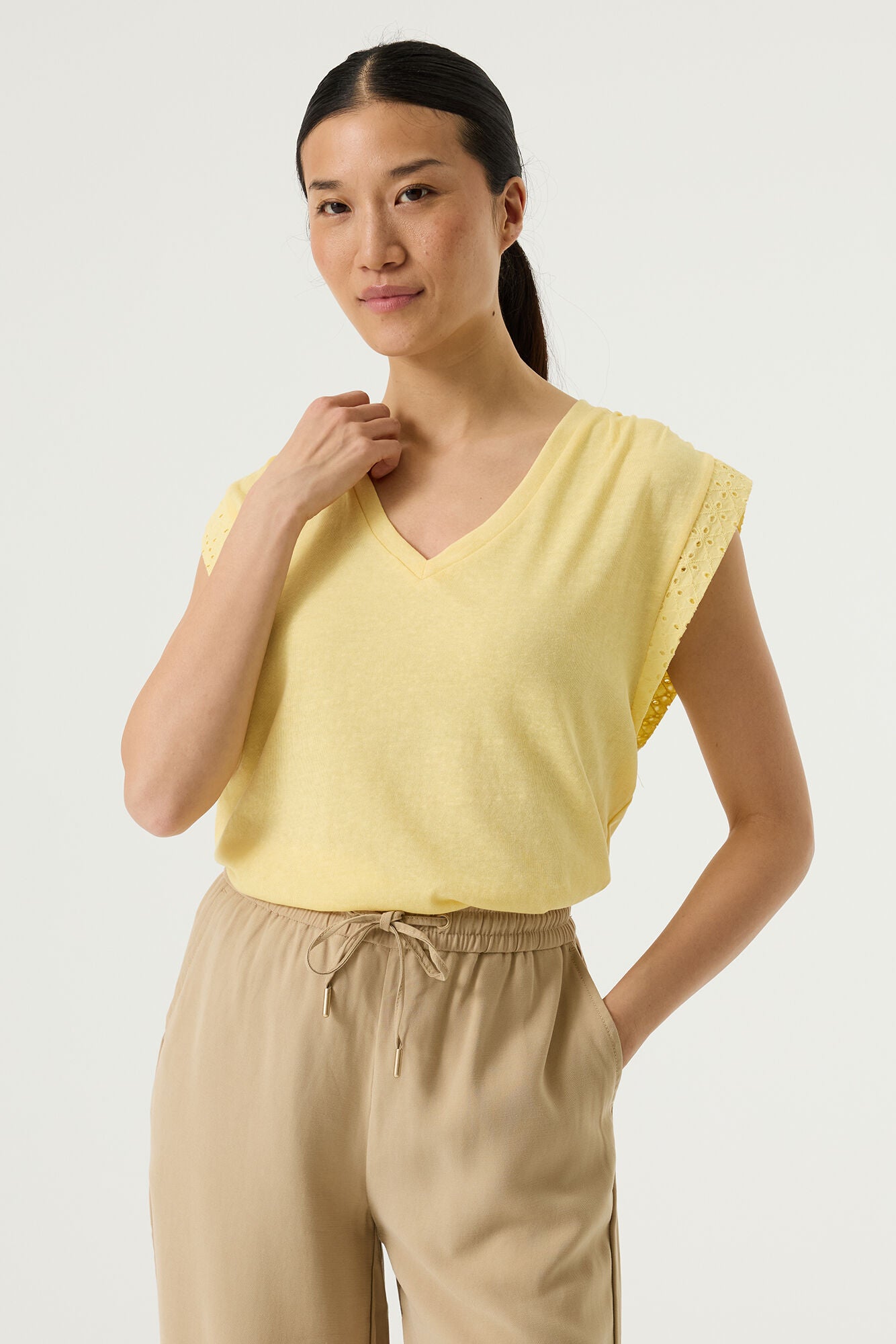 GARCIA Yellow Embroidered V-Neck T-Shirt – Soft Cotton Blend Tee