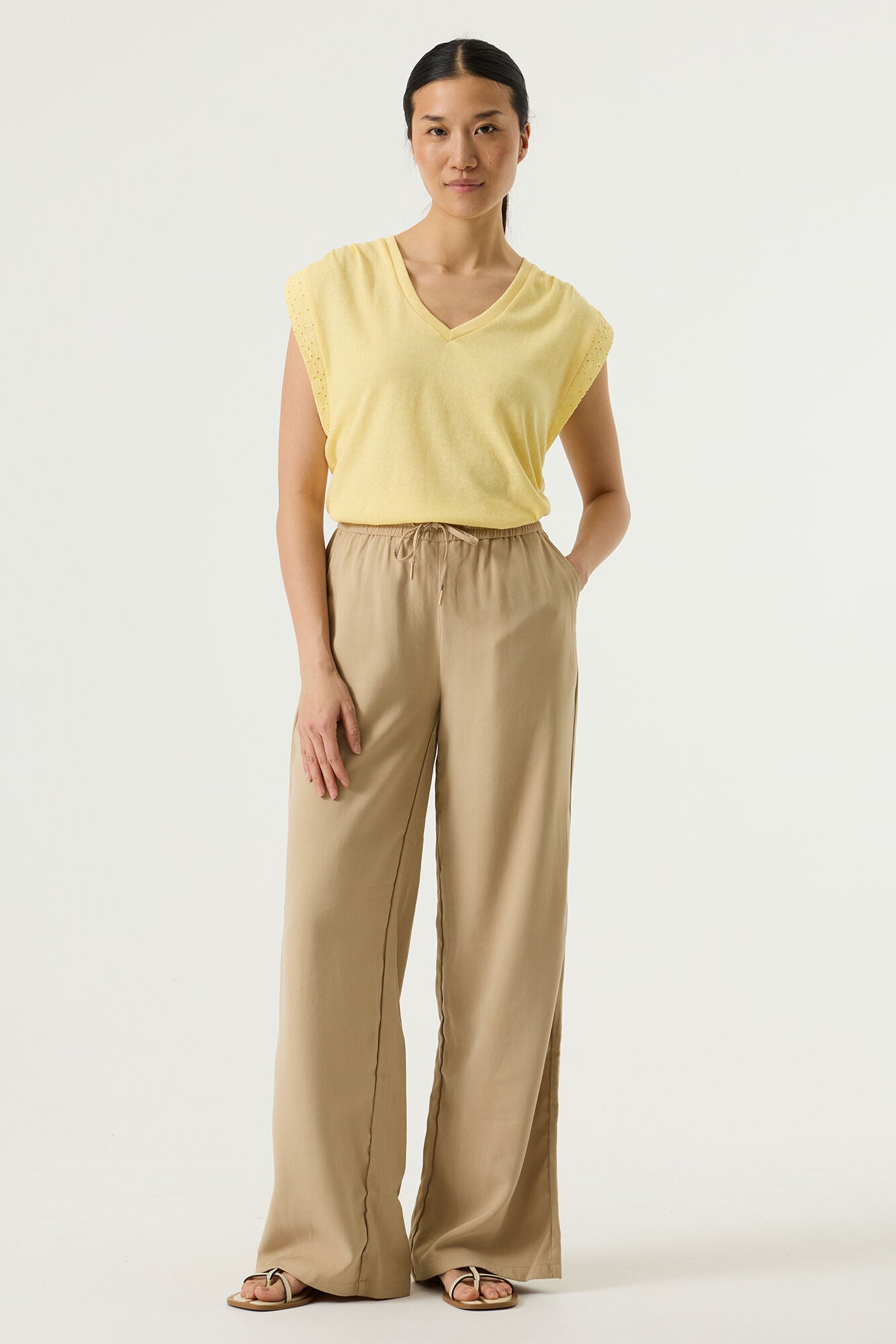 GARCIA Yellow Embroidered V-Neck T-Shirt – Soft Cotton Blend Tee